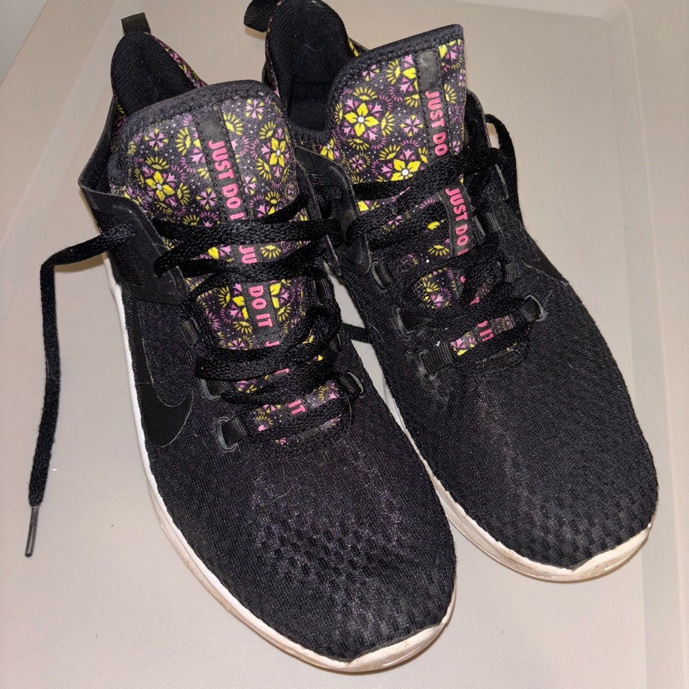 🐠 Nike Black Sneakers with Yellow and Pink Floral Design